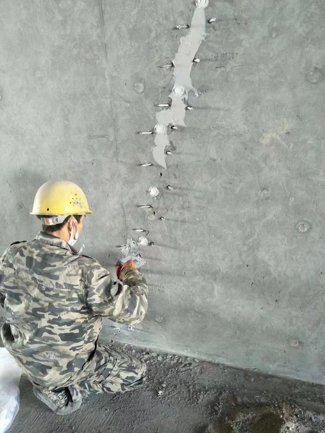 江宁混凝土楼板裂缝加固施工的方案
